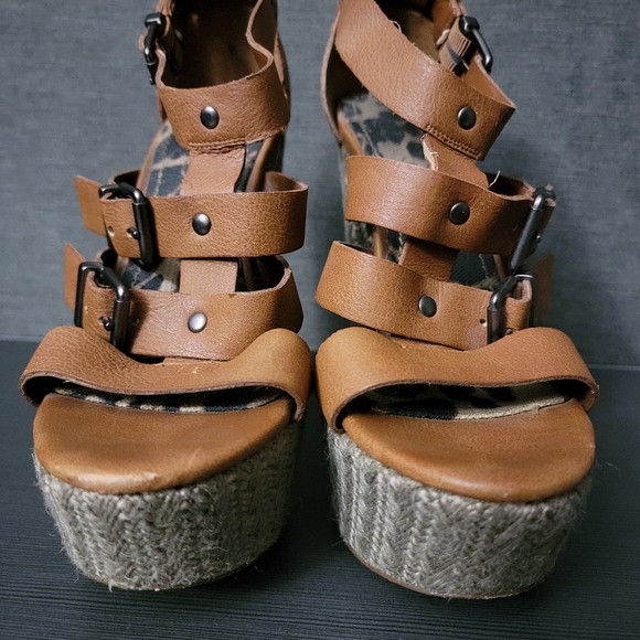 SOLD. - Picture 2 of 7